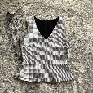 V-neck sleeveless shirt